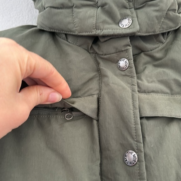 The North Face Women's Forester Down Jacket in Military Olive Green Size S/P - Picture 6 of 16